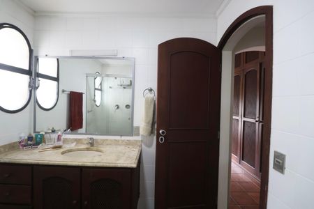 Apartamento para alugar com 144m², 4 quartos e 1 vaga Apartamento para alugar com 144m², 4 quartos e 1 vagaBanheiro da Suíte 1