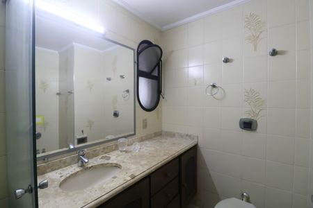 Apartamento para alugar com 144m², 4 quartos e 1 vaga Apartamento para alugar com 144m², 4 quartos e 1 vagaBanheiro Social