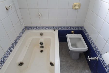 Apartamento à venda com 285m², 5 quartos e 3 vagasBanheiro da Suite