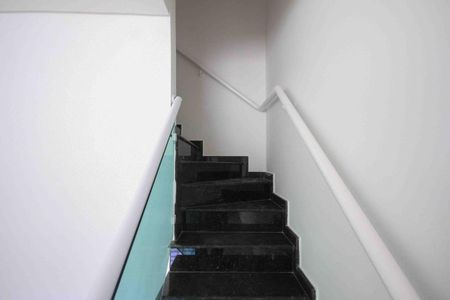 Casa à venda com 91m², 3 quartos e 3 vagas Casa à venda com 91m², 3 quartos e 3 vagasEscada