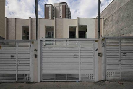 Casa à venda com 91m², 3 quartos e 3 vagas Casa à venda com 91m², 3 quartos e 3 vagasFachada