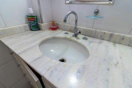 Apartamento à venda com 71m², 2 quartos e 1 vaga Apartamento à venda com 71m², 2 quartos e 1 vagaBanheiro