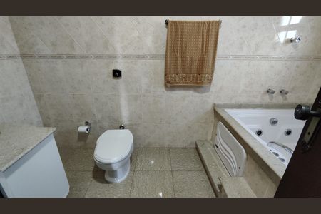 Casa para alugar com 413m², 3 quartos e 5 vagas Casa para alugar com 413m², 3 quartos e 5 vagasBanheiro da Suíte