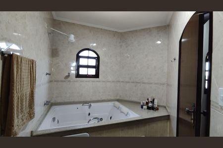 Casa para alugar com 413m², 3 quartos e 5 vagas Casa para alugar com 413m², 3 quartos e 5 vagasBanheiro da Suíte