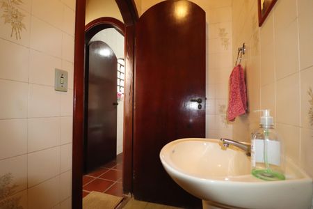 Casa à venda com 232m², 3 quartos e 4 vagasBanheiro de serviço