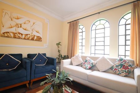 Casa à venda com 232m², 3 quartos e 4 vagasSala