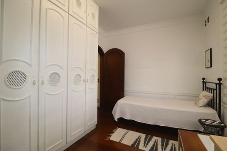 Casa à venda com 232m², 3 quartos e 4 vagasQuarto 2