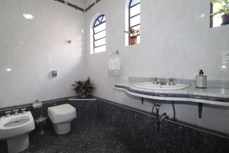 Casa à venda com 232m², 3 quartos e 4 vagasSuíte Banheiro