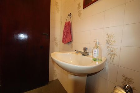 Casa à venda com 232m², 3 quartos e 4 vagasBanheiro de serviço