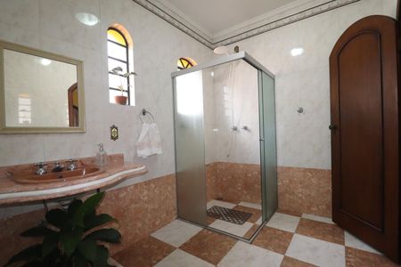 Casa à venda com 232m², 3 quartos e 4 vagasBanheiro