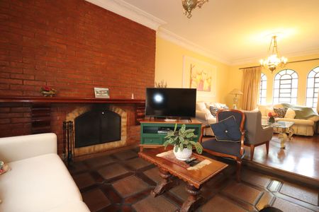 Casa à venda com 232m², 3 quartos e 4 vagasSala