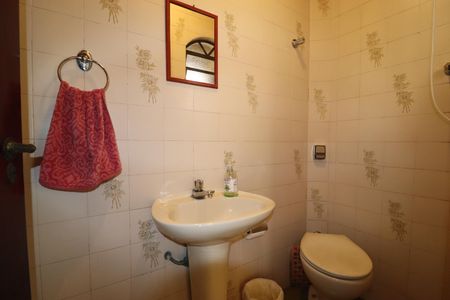 Casa à venda com 232m², 3 quartos e 4 vagasBanheiro de serviço