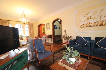 Casa à venda com 232m², 3 quartos e 4 vagasSala