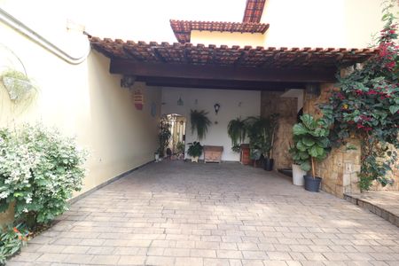 Casa à venda com 232m², 3 quartos e 4 vagasGaragem