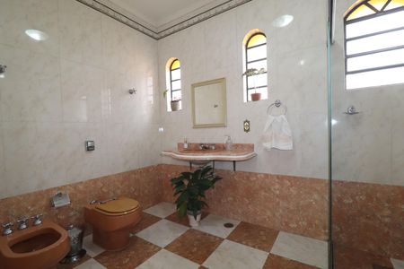 Casa à venda com 232m², 3 quartos e 4 vagasBanheiro