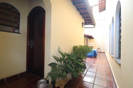 Casa à venda com 232m², 3 quartos e 4 vagasQuintal