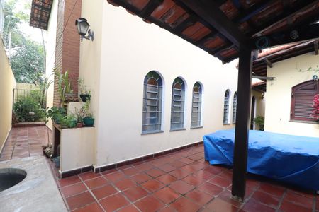 Casa à venda com 232m², 3 quartos e 4 vagasQuintal