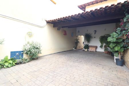 Casa à venda com 232m², 3 quartos e 4 vagasGaragem