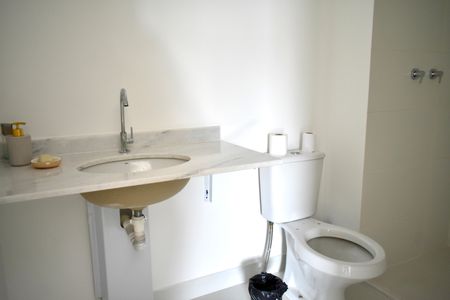 Studio à venda com 35m², 0 quarto e sem vaga Studio à venda com 35m², 0 quarto e sem vagaBanheiro