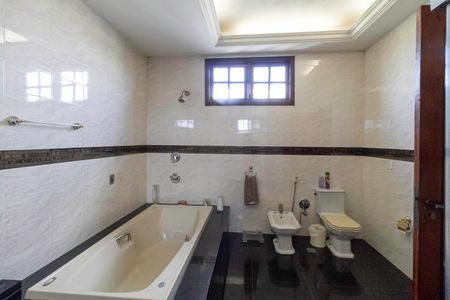 Casa à venda com 430m², 4 quartos e 6 vagasBanheiro da Suíte