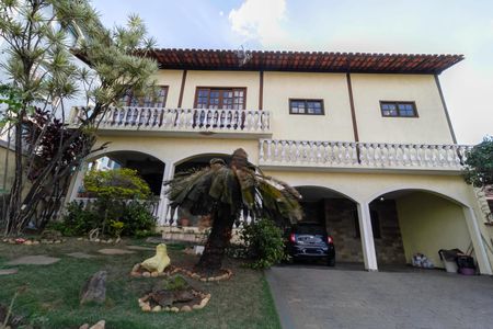 Casa à venda com 430m², 4 quartos e 6 vagasFachada