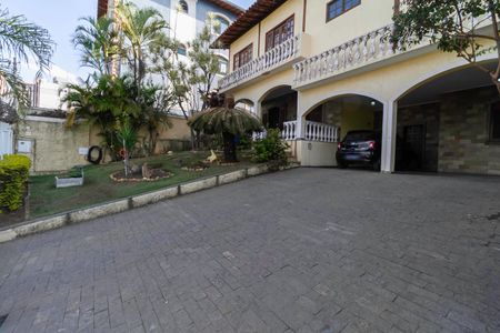 Casa à venda com 430m², 4 quartos e 6 vagasGaragem