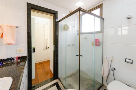 Apartamento à venda com 175m², 4 quartos e 3 vagas Apartamento à venda com 175m², 4 quartos e 3 vagasBanheiro da Suíte