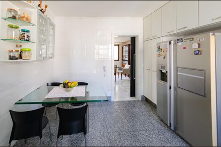 Apartamento à venda com 175m², 4 quartos e 3 vagas Apartamento à venda com 175m², 4 quartos e 3 vagasCozinha