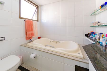 Apartamento à venda com 175m², 4 quartos e 3 vagas Apartamento à venda com 175m², 4 quartos e 3 vagasBanheiro da Suíte