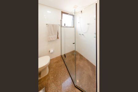 Apartamento à venda com 175m², 4 quartos e 3 vagas Apartamento à venda com 175m², 4 quartos e 3 vagasBanheiro Social