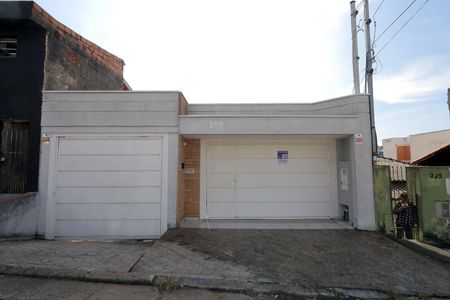 Casa à venda com 300m², 4 quartos e 5 vagas Casa à venda com 300m², 4 quartos e 5 vagasFachada