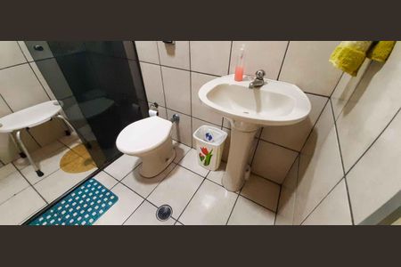 Casa para alugar com 150m², 2 quartos e 2 vagas Casa para alugar com 150m², 2 quartos e 2 vagasBanheiro