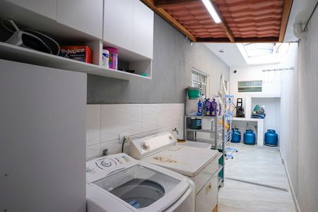 Casa à venda com 160m², 3 quartos e 2 vagasÁrea de serviço