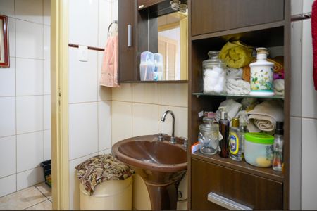 Casa à venda com 60m², 2 quartos e 2 vagas Casa à venda com 60m², 2 quartos e 2 vagasBanheiro