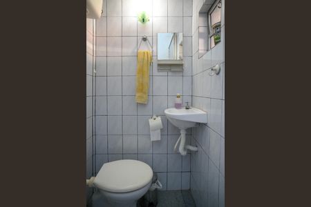 Casa à venda com 60m², 2 quartos e 2 vagas Casa à venda com 60m², 2 quartos e 2 vagasBanheiro de Serviço