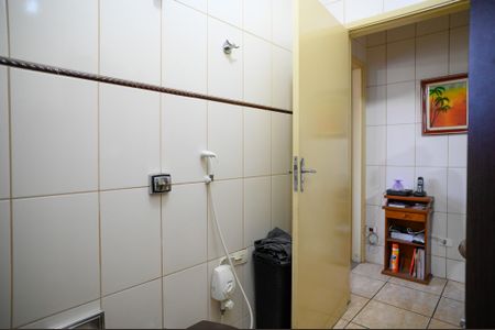 Casa à venda com 60m², 2 quartos e 2 vagas Casa à venda com 60m², 2 quartos e 2 vagasBanheiro