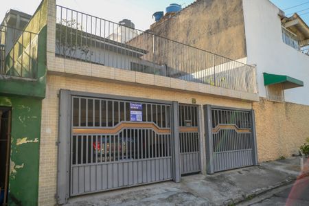 Casa à venda com 60m², 2 quartos e 2 vagas Casa à venda com 60m², 2 quartos e 2 vagasFachada