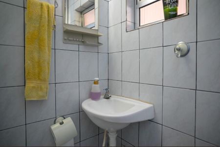 Casa à venda com 60m², 2 quartos e 2 vagas Casa à venda com 60m², 2 quartos e 2 vagasBanheiro de Serviço