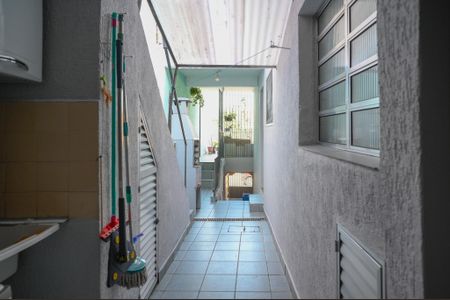 Casa à venda com 60m², 2 quartos e 2 vagas Casa à venda com 60m², 2 quartos e 2 vagasCorredor Externo