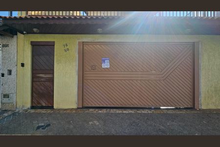 Casa à venda com 350m², 4 quartos e 6 vagas Casa à venda com 350m², 4 quartos e 6 vagasFachada