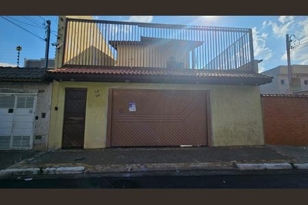 Casa à venda com 350m², 4 quartos e 6 vagas Casa à venda com 350m², 4 quartos e 6 vagasFachada