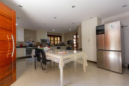 Casa à venda com 350m², 4 quartos e 6 vagas Casa à venda com 350m², 4 quartos e 6 vagasCozinha