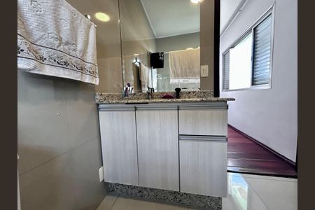 Casa à venda com 316m², 3 quartos e 2 vagas Casa à venda com 316m², 3 quartos e 2 vagasBanheiro da Suíte