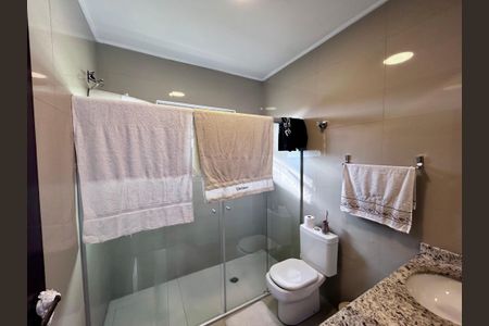 Casa à venda com 316m², 3 quartos e 2 vagas Casa à venda com 316m², 3 quartos e 2 vagasBanheiro da Suíte