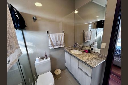 Casa à venda com 316m², 3 quartos e 2 vagas Casa à venda com 316m², 3 quartos e 2 vagasBanheiro da Suíte