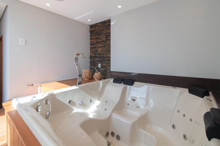 Casa de condomínio à venda com 220m², 3 quartos e 3 vagas Casa de condomínio à venda com 220m², 3 quartos e 3 vagasCobertura