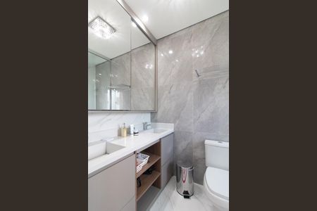 Casa de condomínio à venda com 220m², 3 quartos e 3 vagas Casa de condomínio à venda com 220m², 3 quartos e 3 vagasBanheiro da Suíte