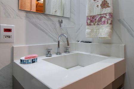 Casa de condomínio à venda com 220m², 3 quartos e 3 vagas Casa de condomínio à venda com 220m², 3 quartos e 3 vagasBanheiro Social 2