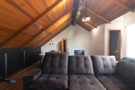 Casa de condomínio à venda com 220m², 3 quartos e 3 vagas Casa de condomínio à venda com 220m², 3 quartos e 3 vagasCobertura