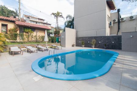 Casa de condomínio à venda com 220m², 3 quartos e 3 vagas Casa de condomínio à venda com 220m², 3 quartos e 3 vagasÁrea comum - Piscina